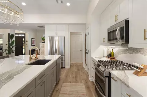 Kitchen - 505 Heddingham Ct, Milton, GA 30004 photo 6 of 10
