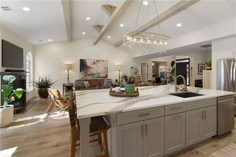 Kitchen - 505 Heddingham Ct, Milton, GA 30004 photo 9 of 10