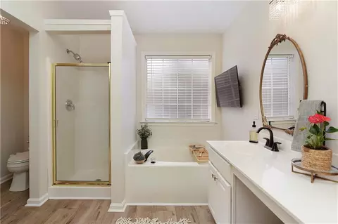 Bath - 505 Heddingham Ct, Milton, GA 30004 photo 1 of 4