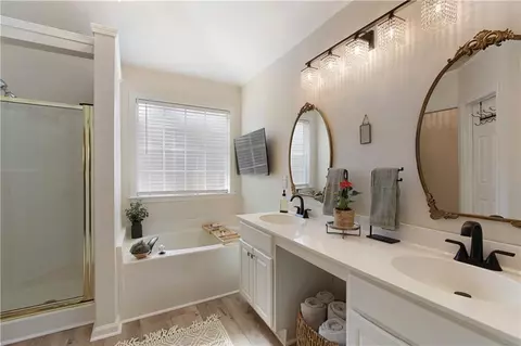 Bath - 505 Heddingham Ct, Milton, GA 30004 photo 2 of 4