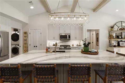 Kitchen - 505 Heddingham Ct, Milton, GA 30004 photo 5 of 10