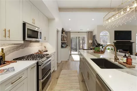 Kitchen - 505 Heddingham Ct, Milton, GA 30004 photo 7 of 10