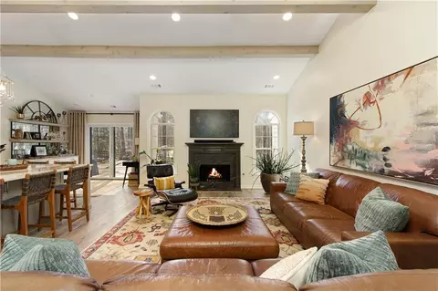 Living - 505 Heddingham Ct, Milton, GA 30004 photo 2 of 7