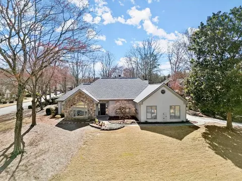 150 Shadowbrook Dr, Roswell, GA 30075