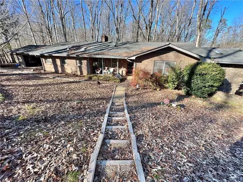 36 Laurel Heights Dr, Dahlonega, GA 30533