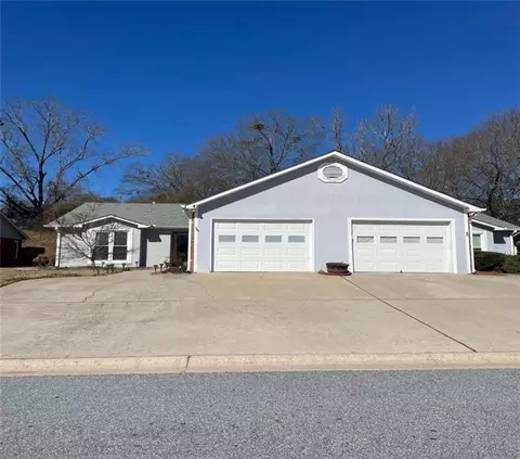 155 Garden Ct, Fayetteville, GA 30215