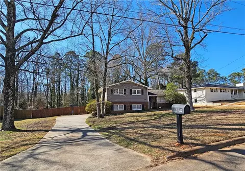 3189 Robin Hood Ln, Winston, GA 30187