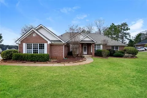146 Lakeshore Ct, Mcdonough, GA 30252