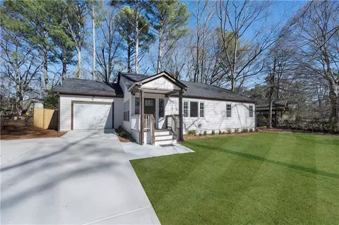 582 Scott Cir, Decatur, GA 30033