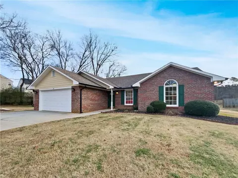 29 Cotton Bnd, Cartersville, GA 30120