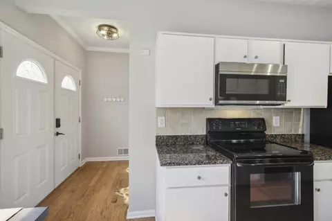 Kitchen - 4003 Elm St, Chamblee, GA 30341 photo 4 of 4