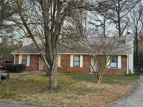 1061 Dassow Ct, Alpharetta, GA 30009