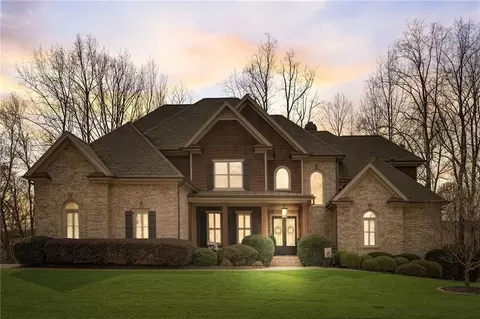 2718 Kelly Cove Dr, Buford, GA 30519