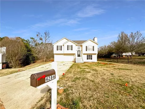 4286 Fox Ridge Trl, Gillsville, GA 30543