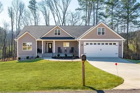 136 Oak Dr, Maysville, GA 30558