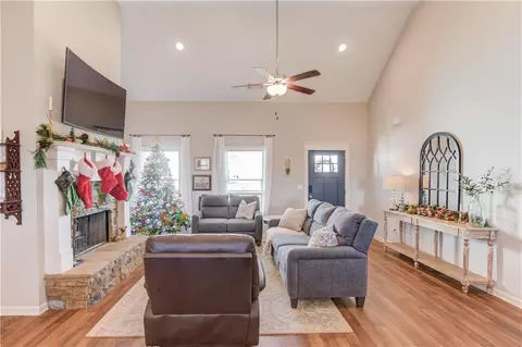 212 Maple Dr, Commerce, GA 30529 photo 5