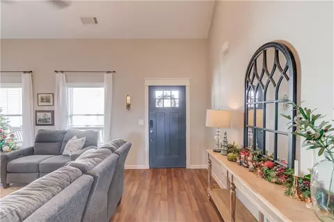 212 Maple Dr, Commerce, GA 30529 photo 4