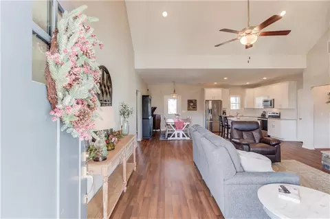 212 Maple Dr, Commerce, GA 30529 photo 3