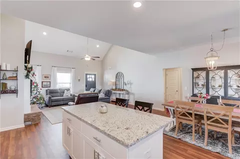 212 Maple Dr, Commerce, GA 30529 photo 11