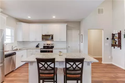 212 Maple Dr, Commerce, GA 30529 photo 8