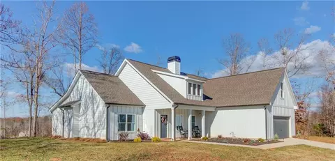 212 Maple Dr, Commerce, GA 30529 photo 2