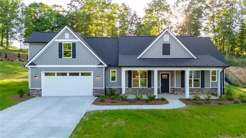 129 Savannah St SE, Calhoun, GA 30701