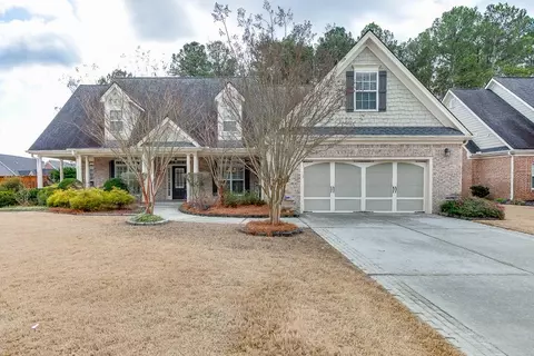 2507 Misty Rose Ln, Loganville, GA 30052