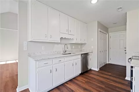 Kitchen - 30 Falcon Crest Dr, Covington, GA 30016 photo 4 of 5