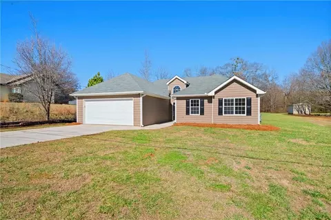 Exterior - 30 Falcon Crest Dr, Covington, GA 30016 photo 3 of 8