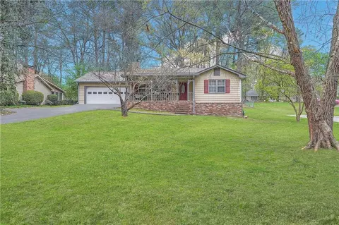 2816 Raven Wood Dr, Snellville, GA 30078