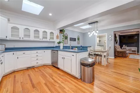 Kitchen - 102 Windsor Dr, Calhoun, GA 30701 photo 4 of 7