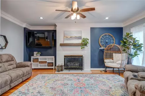 Living - 102 Windsor Dr, Calhoun, GA 30701 photo 1 of 5