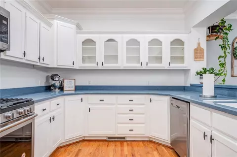 Kitchen - 102 Windsor Dr, Calhoun, GA 30701 photo 2 of 7