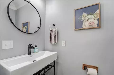 Bath - 102 Windsor Dr, Calhoun, GA 30701 photo 1 of 11