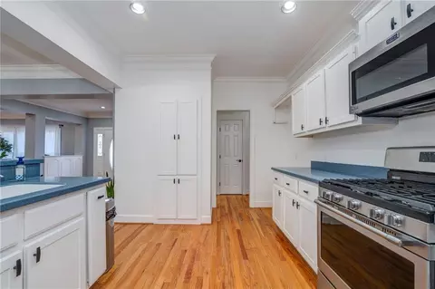 Kitchen - 102 Windsor Dr, Calhoun, GA 30701 photo 6 of 7