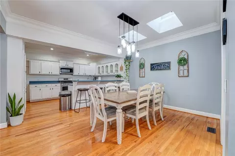 Dining - 102 Windsor Dr, Calhoun, GA 30701 photo 3 of 3