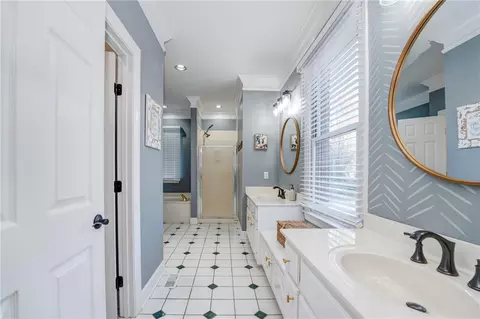 Bath - 102 Windsor Dr, Calhoun, GA 30701 photo 3 of 11