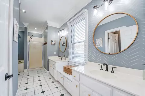 Bath - 102 Windsor Dr, Calhoun, GA 30701 photo 5 of 11