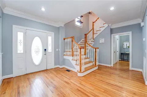 Entry Way - 102 Windsor Dr, Calhoun, GA 30701 photo 2 of 5