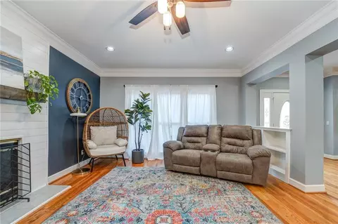 Living - 102 Windsor Dr, Calhoun, GA 30701 photo 4 of 5
