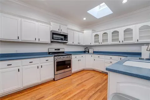 Kitchen - 102 Windsor Dr, Calhoun, GA 30701 photo 7 of 7
