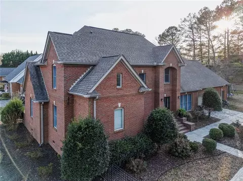 Exterior - 102 Windsor Dr, Calhoun, GA 30701 photo 2 of 9