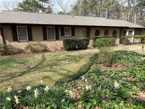 2553 Ferndale Ln, Snellville, GA 30078