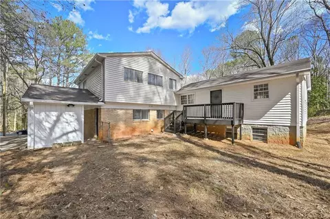 831 Magna Carta Dr NW, Atlanta, GA 30318