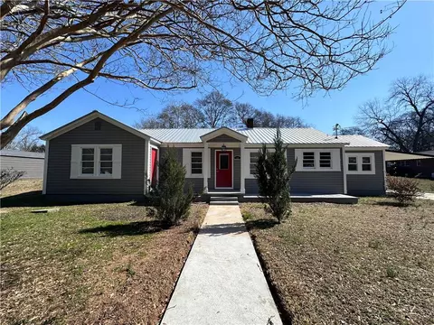 30 Shirley St, Royston, GA 30662