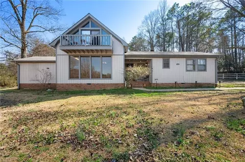 8430 Sundridge Dr, Fairburn, GA 30213