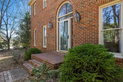 8440 Haven Wood Trl, Roswell, GA 30076
