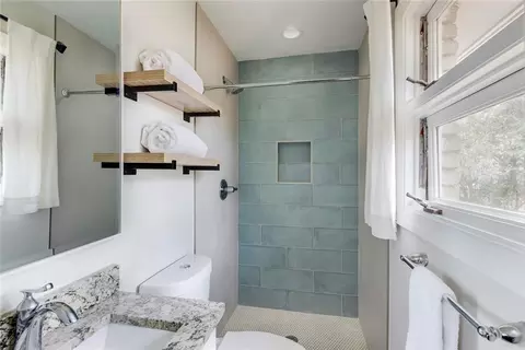 Bath - 3833 Longview Dr, Chamblee, GA 30341 photo 2 of 4