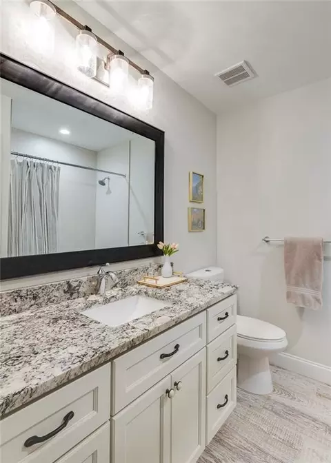 Bath - 3833 Longview Dr, Chamblee, GA 30341 photo 3 of 4