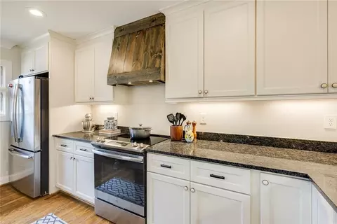 Kitchen - 3833 Longview Dr, Chamblee, GA 30341 photo 6 of 7